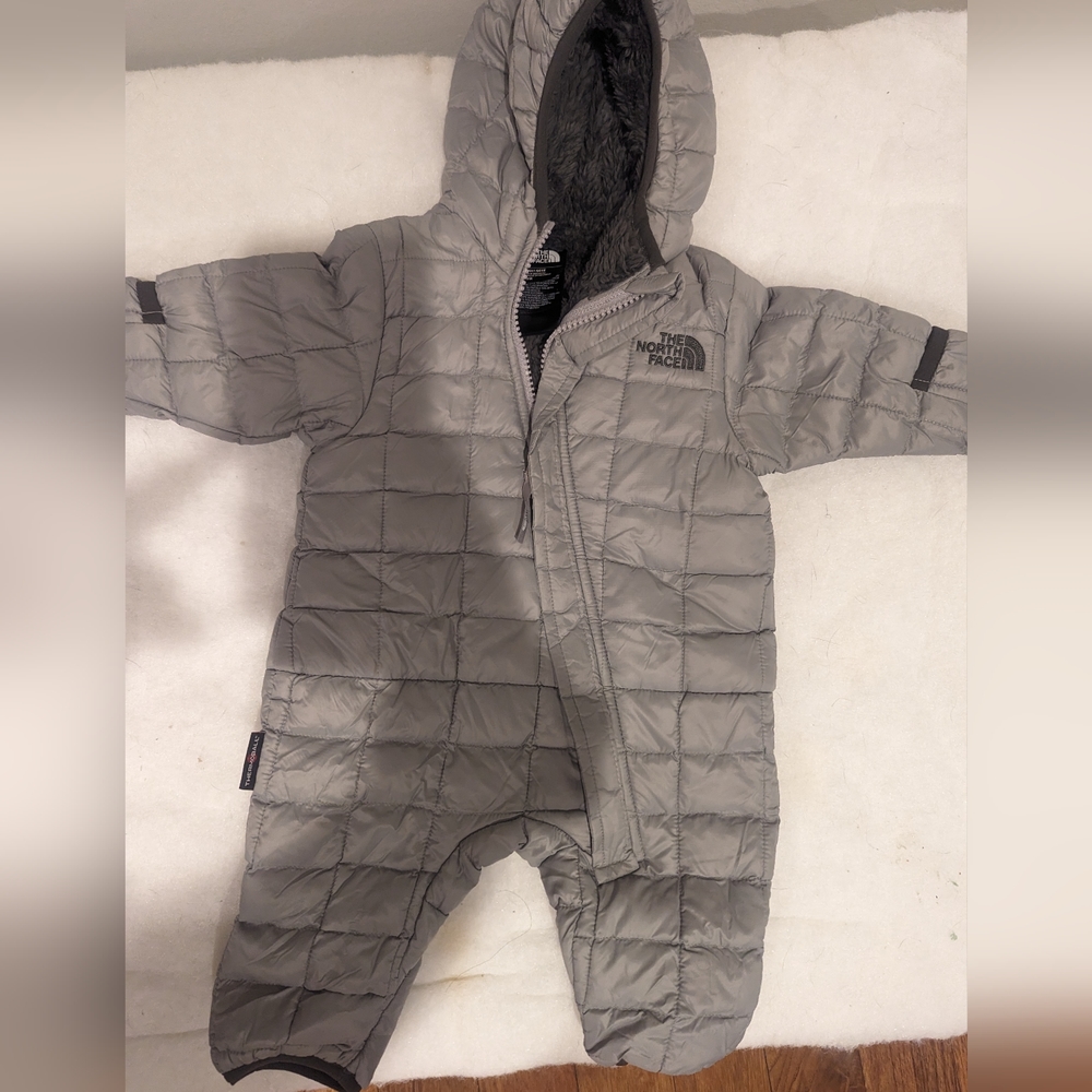 North Face 0-3 months baby outfit